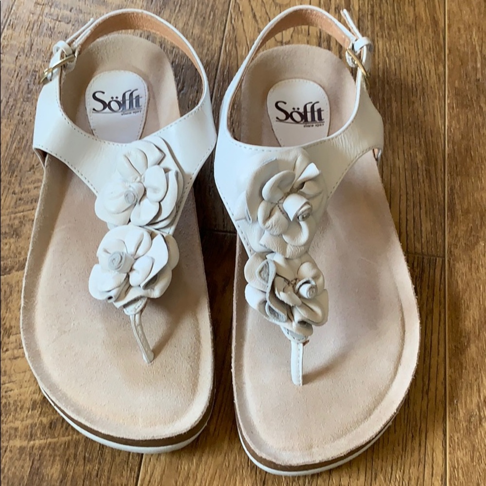 Sofft brand sandals! Super cuter white shoes